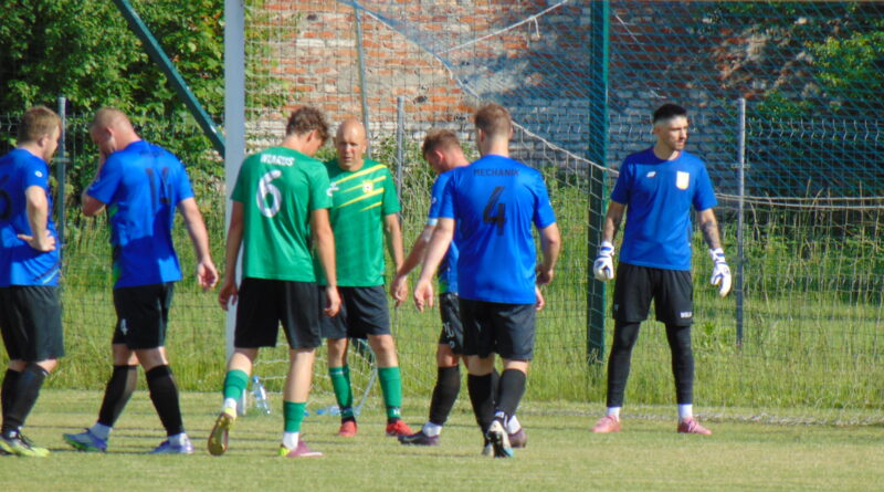 A Klasa: Derby dla gości w Gminie Szczecinek i dla gospodarzy w gminie Borne Sulinowo, Hubertus blisko podium